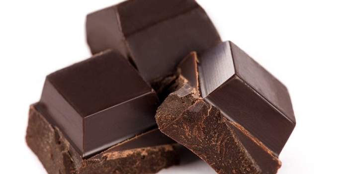 11 benefícios de saúde surpreendentes do chocolate escuro