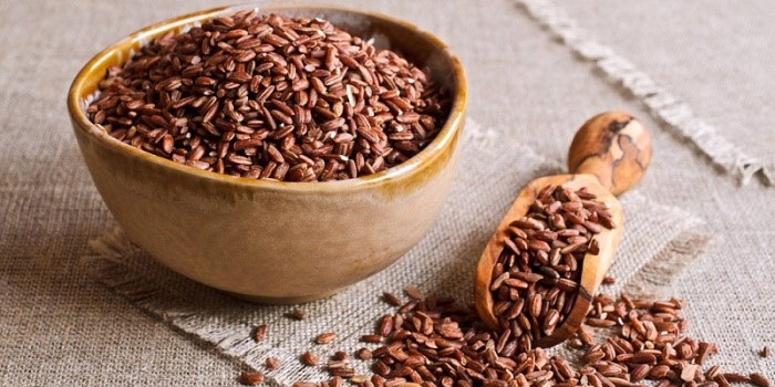 13 Benefícios para a saúde impressionantes do arroz integral