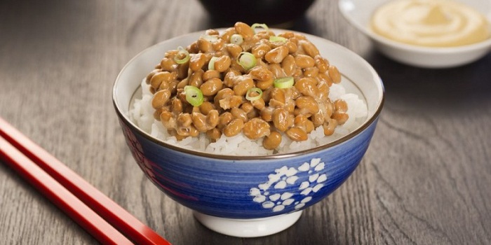 10 benefícios de saúde surpreendentes de Natto