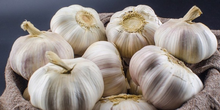 11 benefícios impressionantes do suco de alho