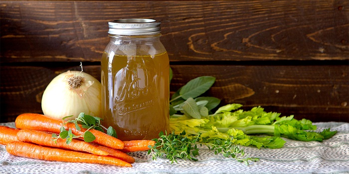 7 Benefícios de um Caldo de Osso Rápido: Intestino Mais Forte, Pele + Mais